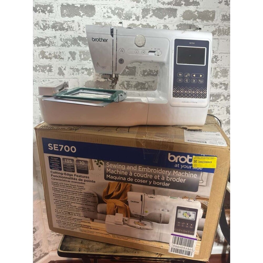 Brother SE700  Sewing &Embroidery Machine w/ Snap Magnetic Hoop & Artspira App